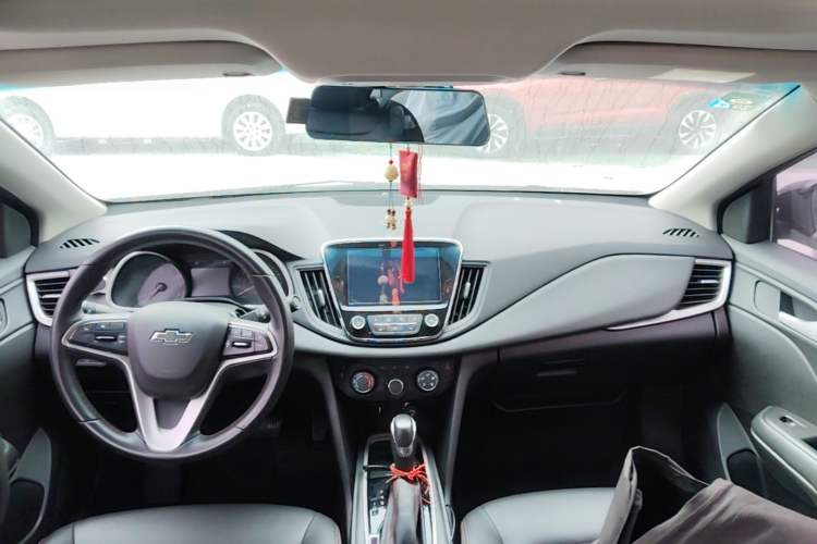 Used Chevrolet Monza 2020 Light Hybrid Redline 320T Dual-Clutch Thrilling Edition Center Console