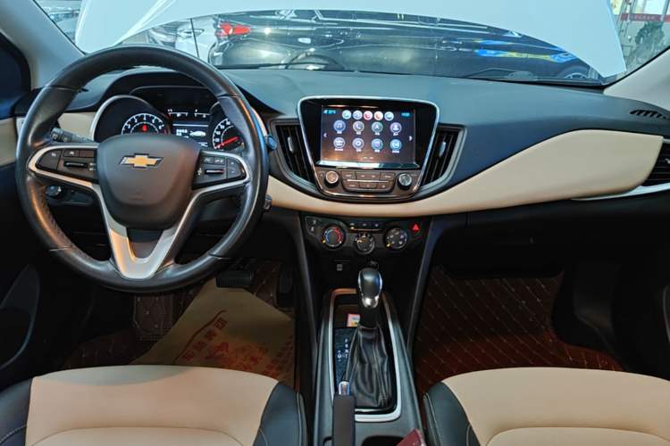 Used Chevrolet Monza 2020 320 Automatic Enjoyment Edition Center Console