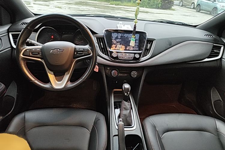 Used Chevrolet Monza 2020 Light Hybrid RS 330T Automatic Comfort Edition Center Console