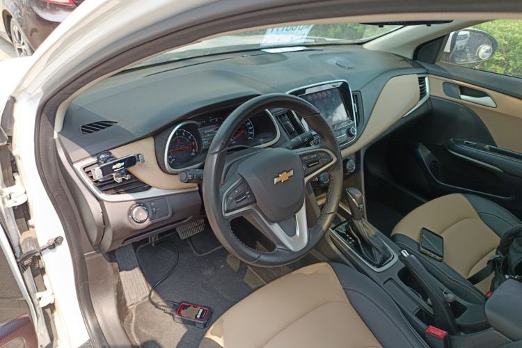 Used Chevrolet Monza 2020 320 Automatic Enjoyment Edition Center Console