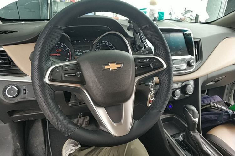 Used Chevrolet Monza 2020 320 Automatic Enjoyment Edition Center Console