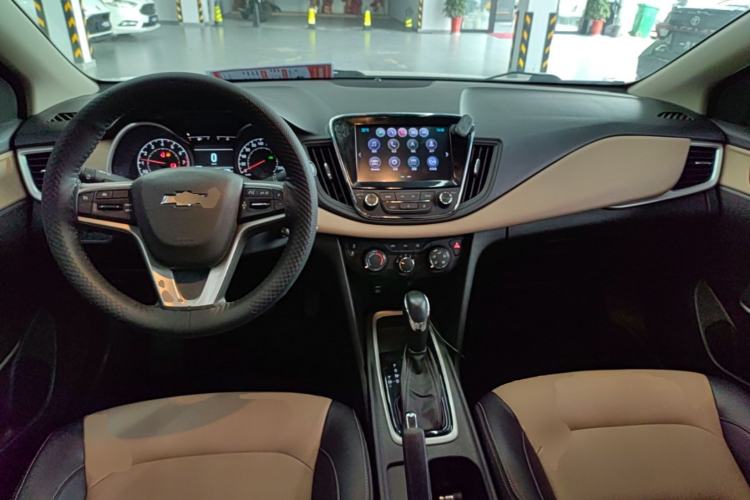 Used Chevrolet Monza 2020 320 Automatic Enjoyment Edition Center Console