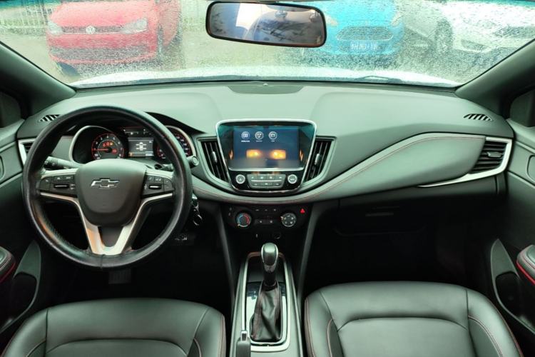 Used Chevrolet Monza 2020 Light Hybrid RS 330T Automatic Comfort Edition Center Console