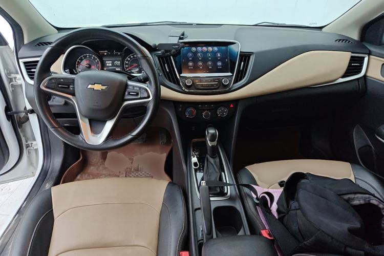 Used Chevrolet Monza 2020 320 Automatic Enjoyment Edition Center Console