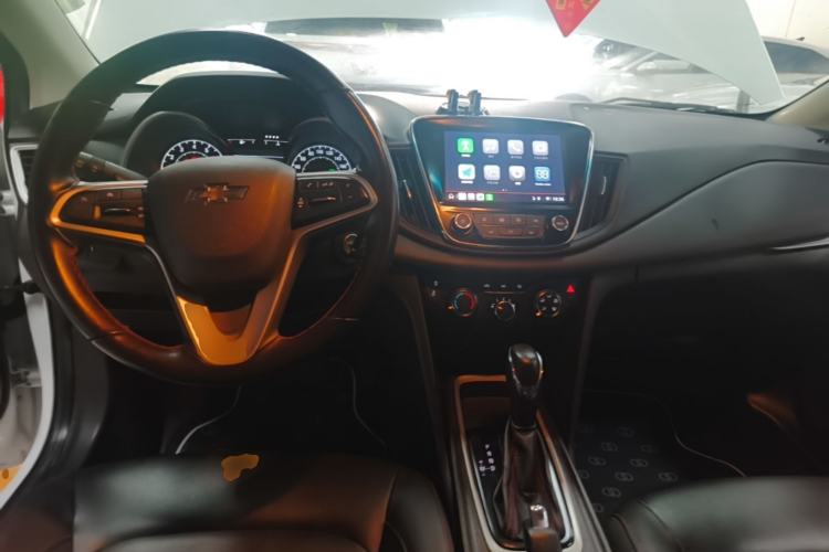 Used Chevrolet Monza 2020 Light Hybrid Redline 320T Dual-Clutch Thrilling Edition Center Console