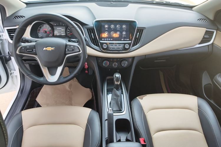 Used Chevrolet Monza 2020 320 Automatic Enjoyment Edition Center Console