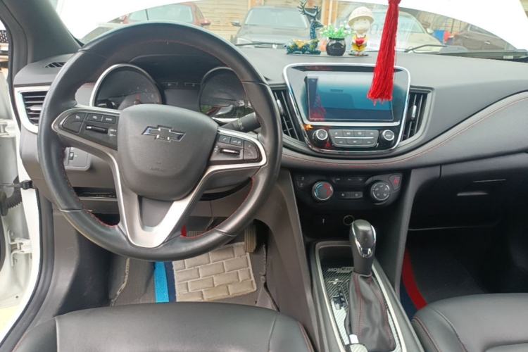 Used Chevrolet Monza 2020 Light Hybrid RS 330T Automatic Comfort Edition Center Console