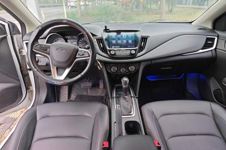 Used Chevrolet Monza 2020 Light Hybrid Redline 320T Dual-Clutch Thrilling Edition Center Console