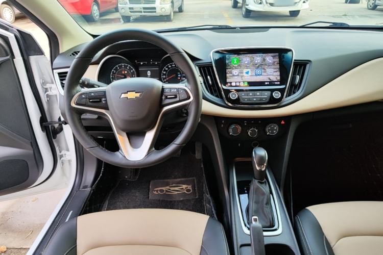 Used Chevrolet Monza 2020 320 Automatic Enjoyment Edition Center Console