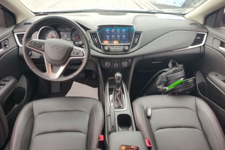 Used Chevrolet Monza 2020 Light Hybrid Redline 320T Dual-Clutch Joyful Edition Center Console