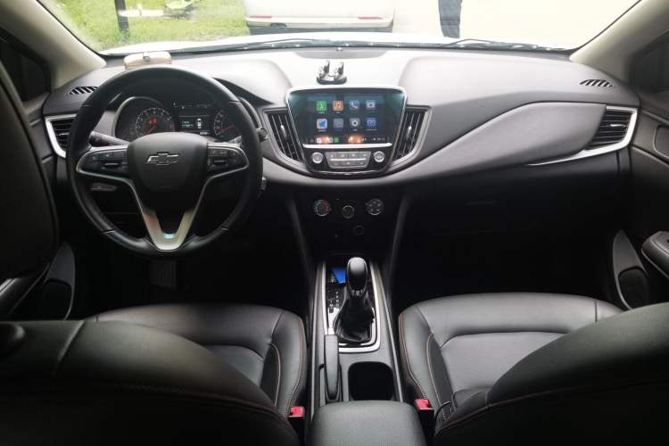 Used Chevrolet Monza 2020 Light Hybrid Redline 320T Dual-Clutch Joyful Edition Center Console