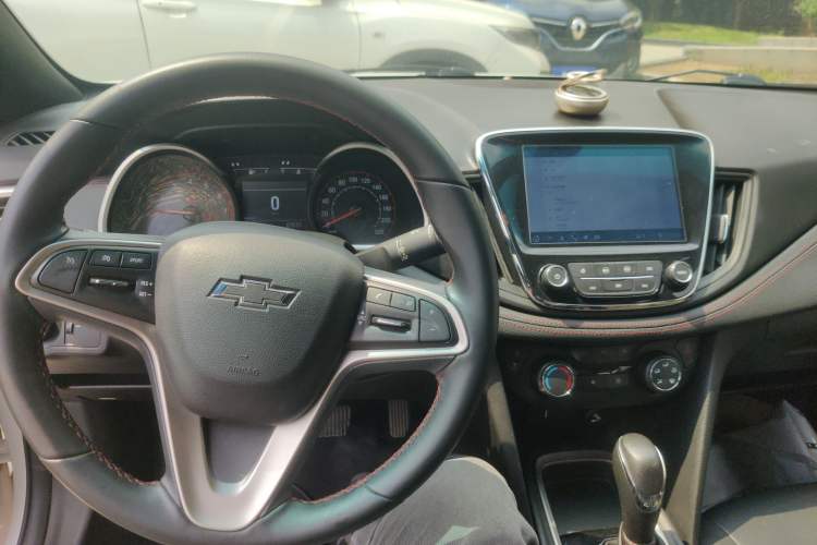 Used Chevrolet Monza 2020 Light Hybrid RS 330T Automatic Comfort Edition Center Console