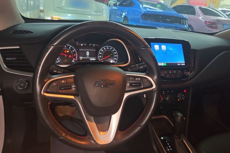 Used Chevrolet Monza 2020 Light Hybrid Redline 320T Dual-Clutch Joyful Edition Center Console