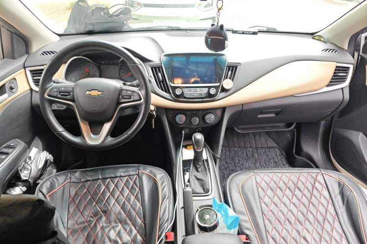 Used Chevrolet Monza 2020 320 Automatic Enjoyment Edition Center Console