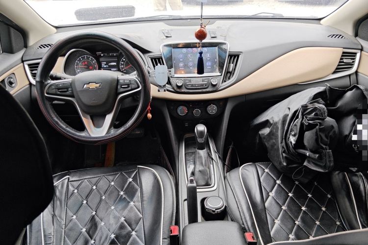 Used Chevrolet Monza 2020 320 Automatic Enjoyment Edition Center Console
