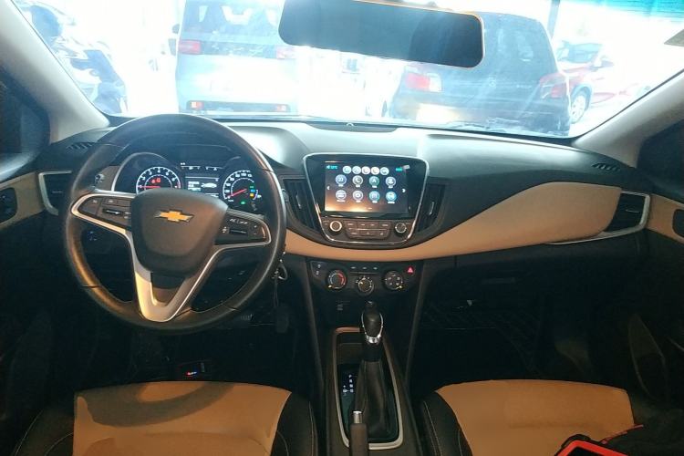 Used Chevrolet Monza 2020 320 Automatic Enjoyment Edition Center Console