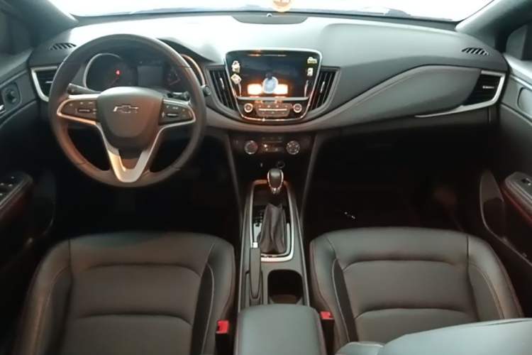 Used Chevrolet Monza 2020 Light Hybrid RS 330T Automatic Comfort Edition Center Console