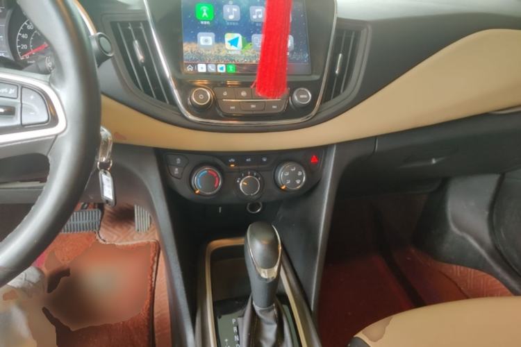 Used Chevrolet Monza 2020 320 Automatic Enjoyment Edition Center Console
