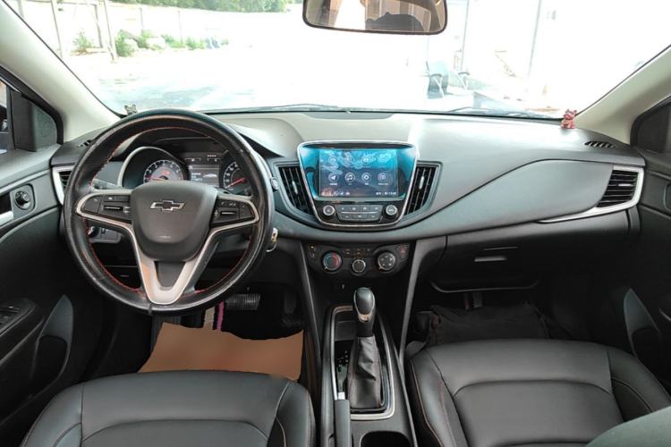 Used Chevrolet Monza 2020 Light Hybrid Redline 320T Dual-Clutch Thrilling Edition Center Console