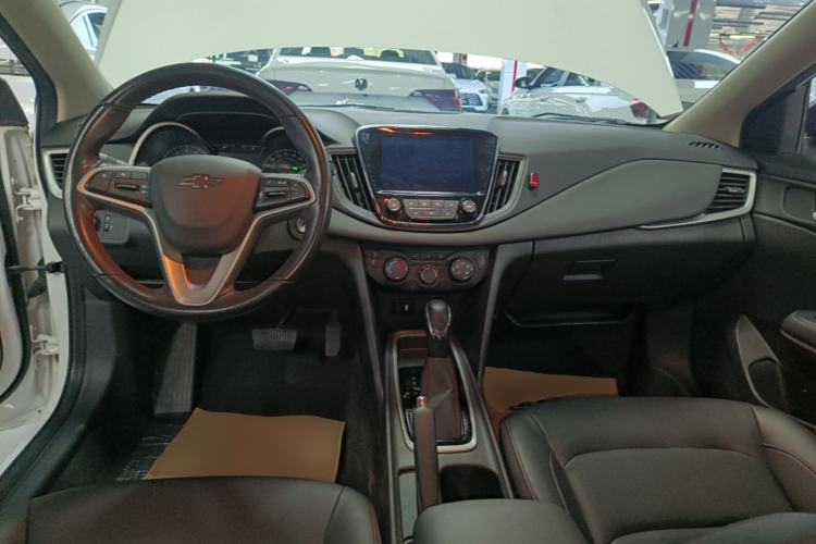 Used Chevrolet Monza 2020 Light Hybrid Redline 320T Dual-Clutch Thrilling Edition Center Console