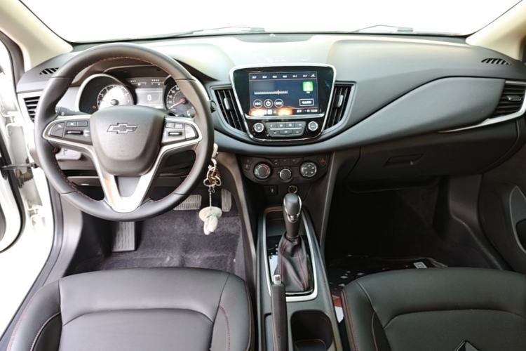 Used Chevrolet Monza 2020 Light Hybrid Redline 320T Dual-Clutch Joyful Edition Center Console