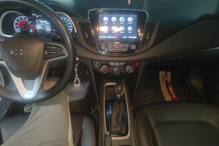 Used Chevrolet Monza 2020 Light Hybrid Redline 320T Dual-Clutch Thrilling Edition Center Console