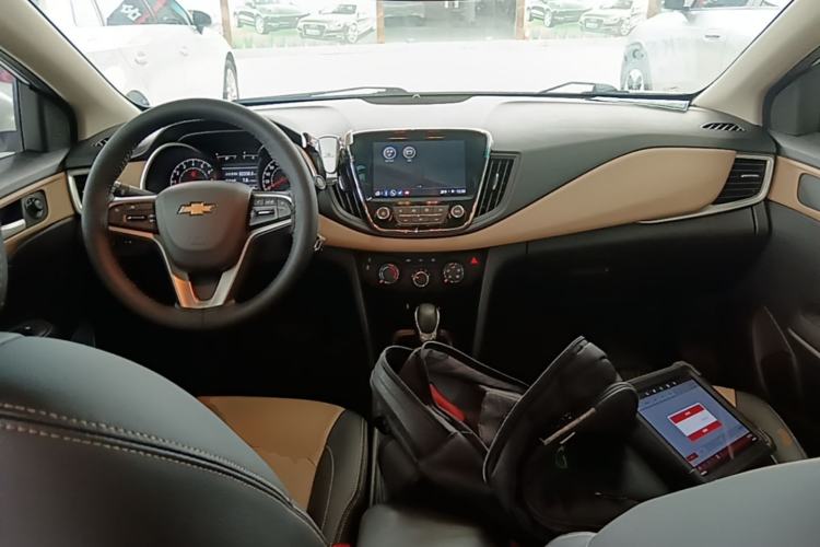 Used Chevrolet Monza 2020 320 Automatic Enjoyment Edition Center Console