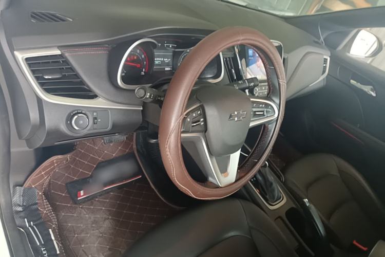 Used Chevrolet Monza 2020 Light Hybrid RS 330T Automatic Comfort Edition Center Console