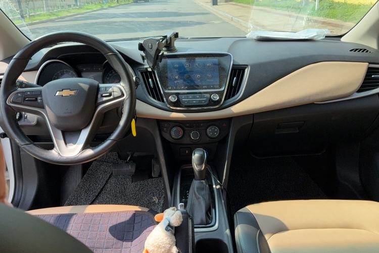 Used Chevrolet Monza 2020 320 Automatic Enjoyment Edition Center Console
