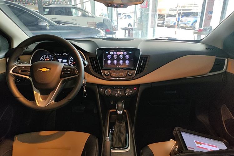 Used Chevrolet Monza 2020 320 Automatic Enjoyment Edition Center Console