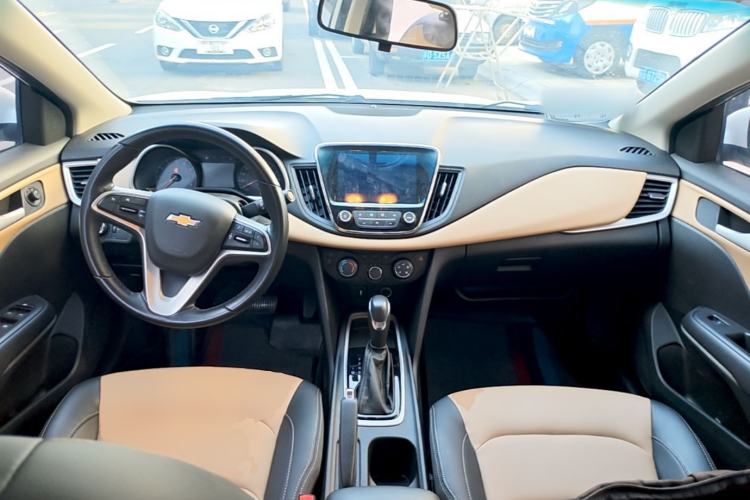 Used Chevrolet Monza 2020 320 Automatic Enjoyment Edition Center Console