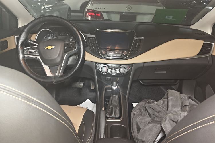 Used Chevrolet Monza 2020 320 Automatic Enjoyment Edition Center Console