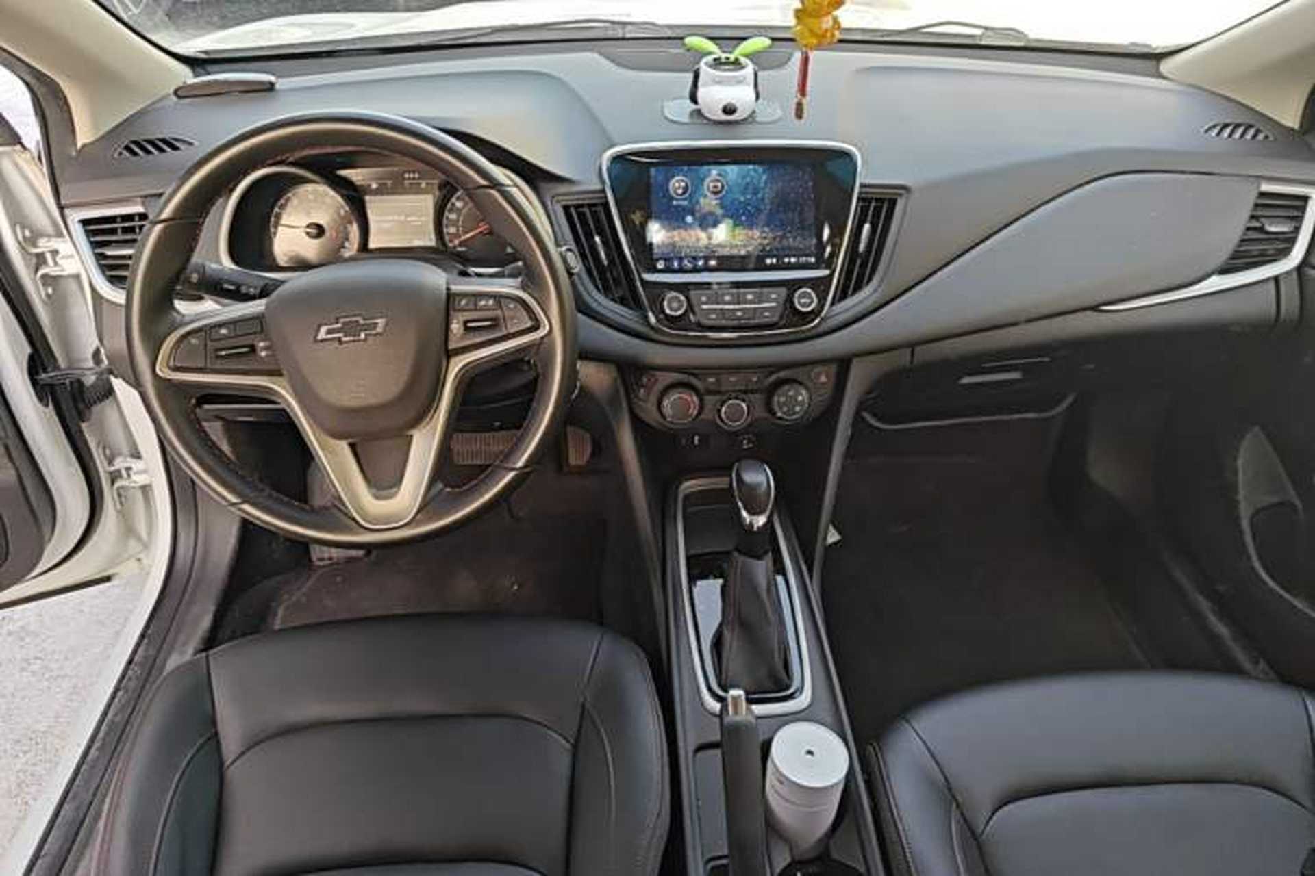 Used Chevrolet Monza 2020 Light Hybrid Redline 320T Dual-Clutch Joyful Edition Center Console