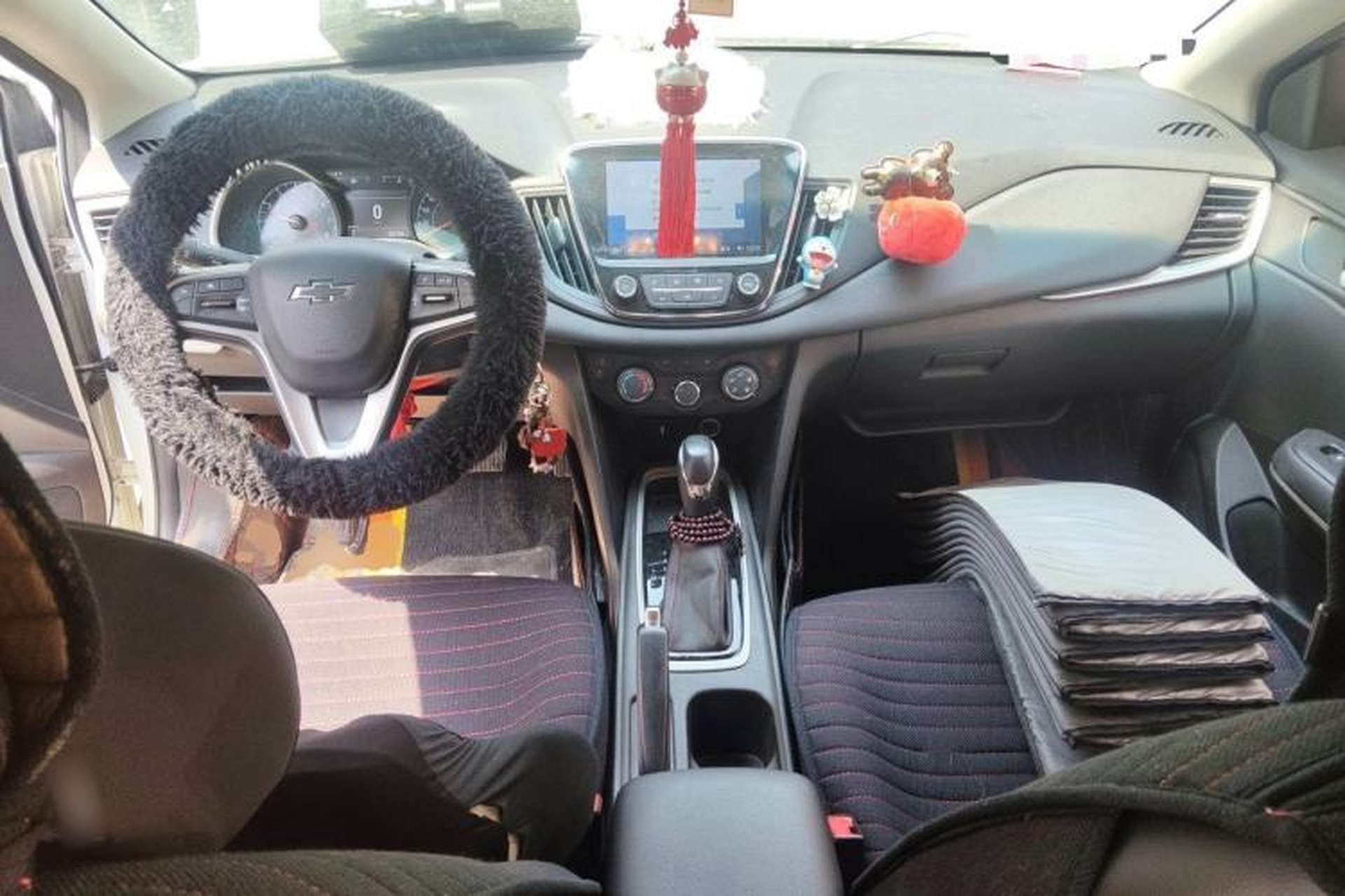Used Chevrolet Monza 2020 Light Hybrid Redline 320T Dual-Clutch Joyful Edition Center Console