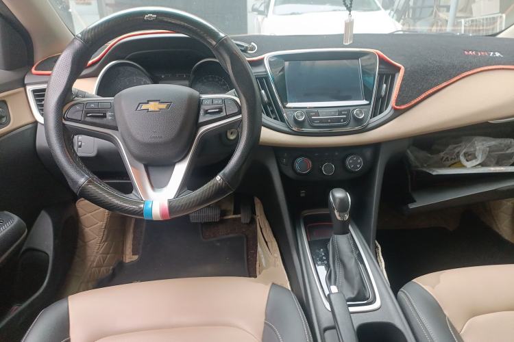 Used Chevrolet Monza 2020 320 Automatic Enjoyment Edition Center Console