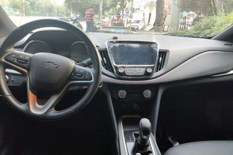 Used Chevrolet Monza 2020 Light Hybrid RS 330T Automatic Comfort Edition Center Console