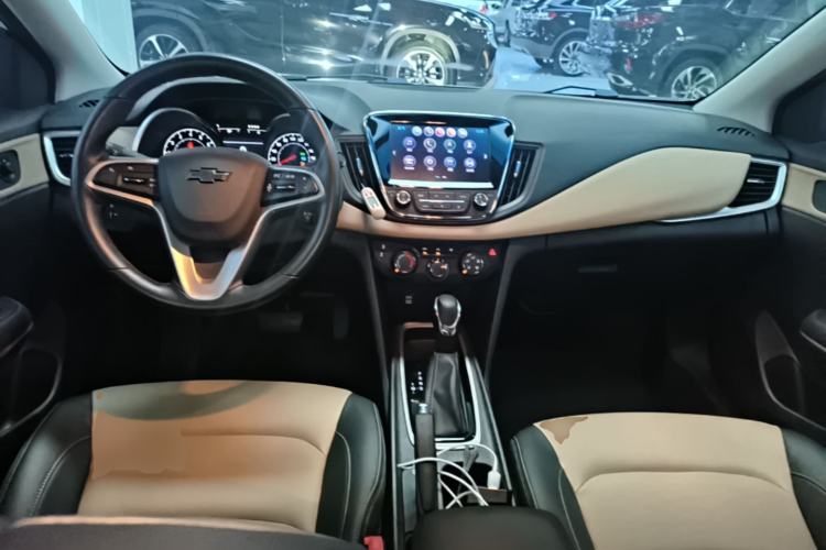 Used Chevrolet Monza 2020 320 Automatic Enjoyment Edition Center Console