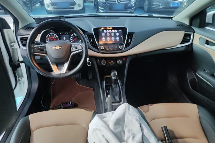 Used Chevrolet Monza 2020 320 Automatic Enjoyment Edition Center Console