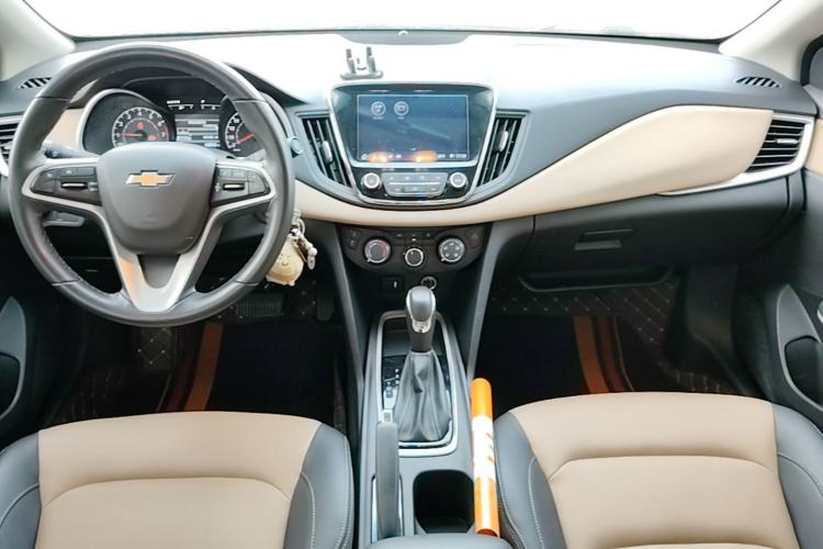 Used Chevrolet Monza 2020 320 Automatic Enjoyment Edition Center Console