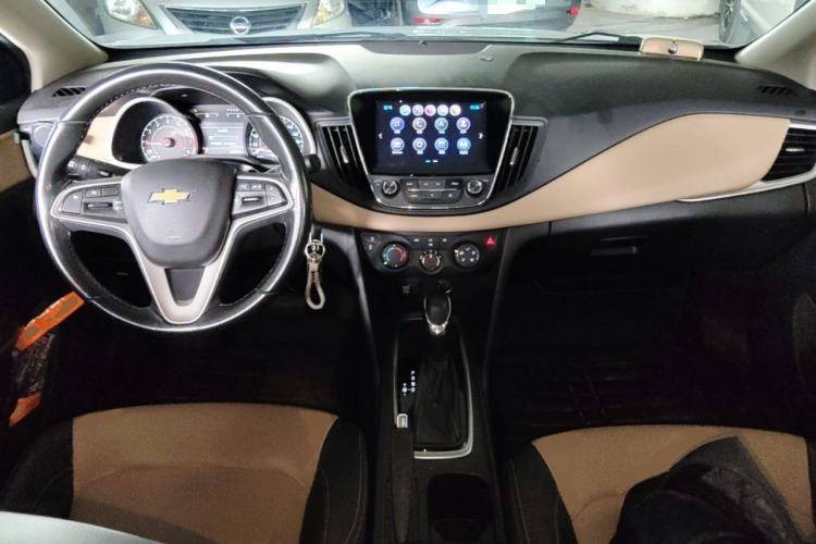 Used Chevrolet Monza 2020 320 Automatic Enjoyment Edition Center Console