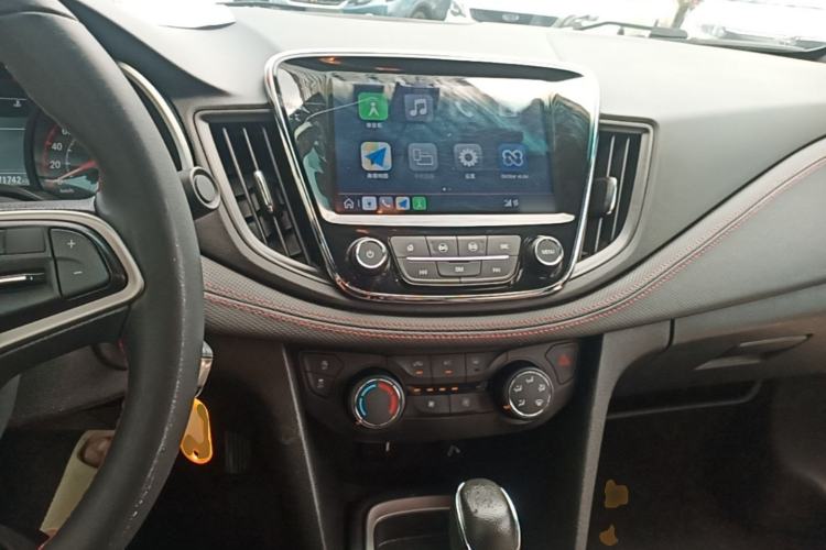 Used Chevrolet Monza 2020 Light Hybrid RS 330T Automatic Comfort Edition Center Console