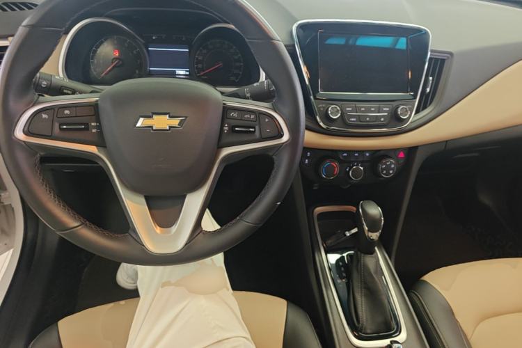 Used Chevrolet Monza 2020 320 Automatic Enjoyment Edition Center Console