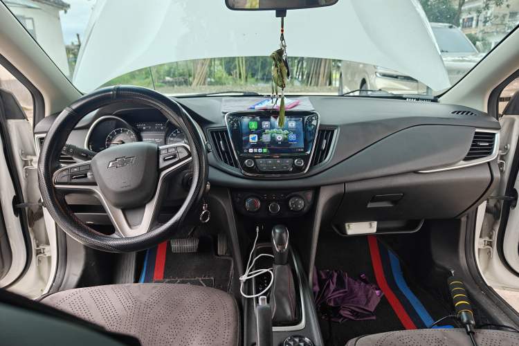 Used Chevrolet Monza 2020 Light Hybrid Redline 320T Dual-Clutch Joyful Edition Center Console