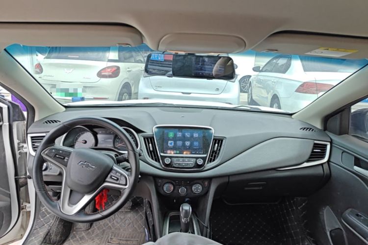 Used Chevrolet Monza 2020 Light Hybrid Redline 320T Dual-Clutch Joyful Edition Center Console