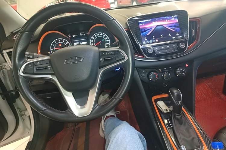 Used Chevrolet Monza 2020 Light Hybrid Redline 320T Dual-Clutch Thrilling Edition Center Console