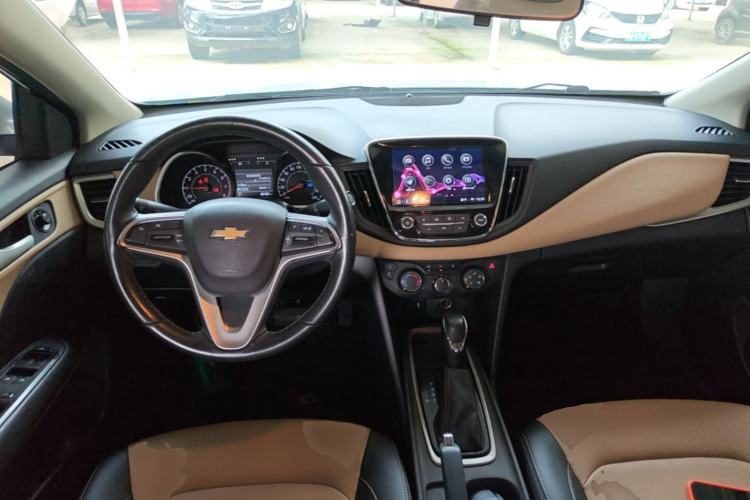 Used Chevrolet Monza 2020 320 Automatic Enjoyment Edition Center Console