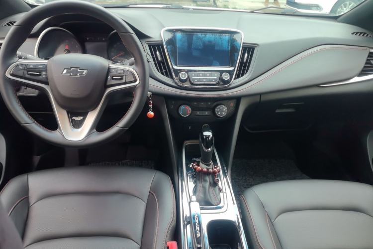 Used Chevrolet Monza 2020 Light Hybrid RS 330T Automatic Comfort Edition Center Console
