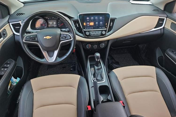 Used Chevrolet Monza 2020 320 Automatic Enjoyment Edition Center Console