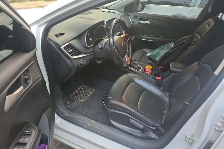 Used Chevrolet Monza 2020 Light Hybrid Redline 320T Dual-Clutch Thrilling Edition Driver Seat