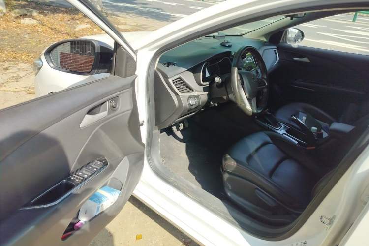 Used Chevrolet Monza 2020 Light Hybrid Redline 320T Dual-Clutch Thrilling Edition Driver Seat